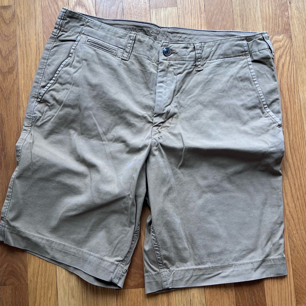 American Eagle Outfitters Men's Khaki Shorts
